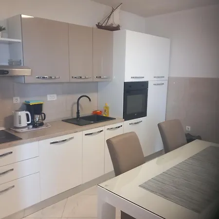 Navis San Terase Haus *
