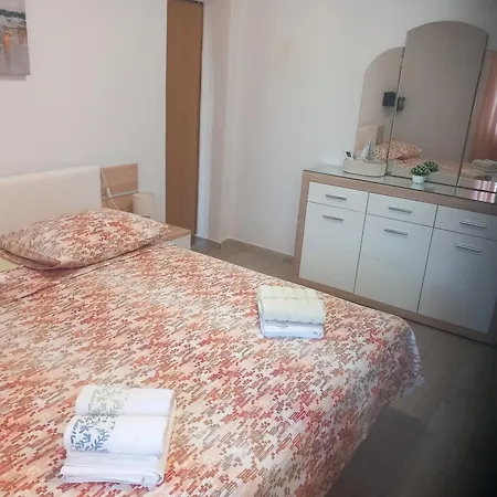 Navis San Terase Haus Макарська
