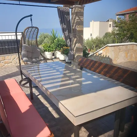 Navis San Terase Haus